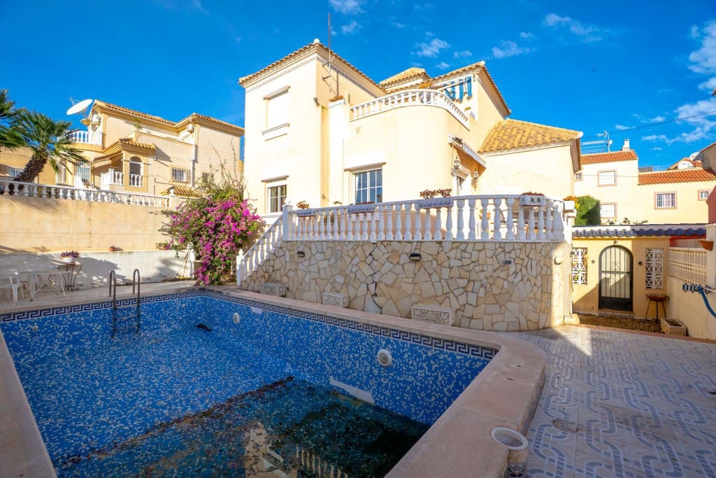 3 Zimmer Villa zu verkaufen in Villamartin mit Pool - 289.000 € (Ref: 9543104)