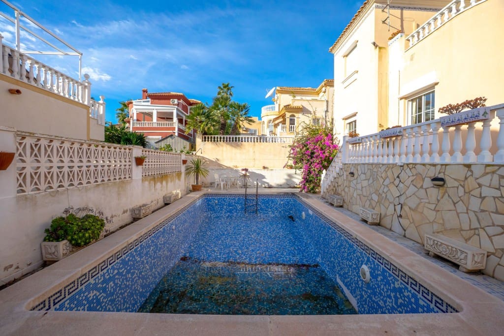 3 Zimmer Villa zu verkaufen in Villamartin mit Pool - 289.000 € (Ref: 9543104)