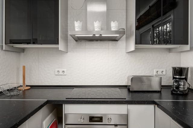 4 Zimmer Haus zu verkaufen in Nerja mit Pool - 410.000 € (Ref: 9547723)