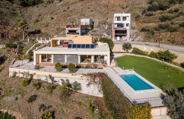 Chalet de 3 habitaciones en El Peñoncillo, Torrox en venta con piscina garaje - 995.000 € (Ref: 9547724)