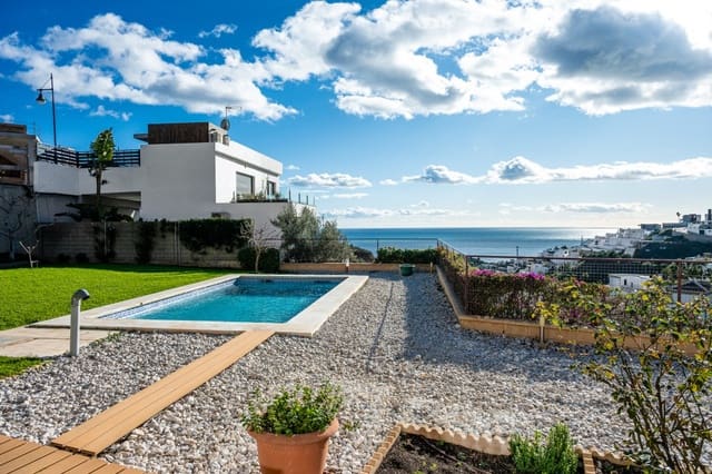 Chalet de 3 habitaciones en El Peñoncillo, Torrox en venta con piscina garaje - 995.000 € (Ref: 9547724)