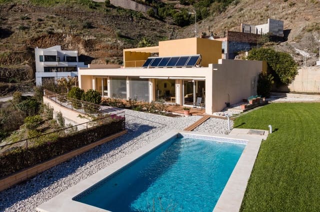 Chalet de 3 habitaciones en El Peñoncillo, Torrox en venta con piscina garaje - 995.000 € (Ref: 9547724)