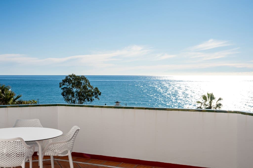 Chalet de 3 habitaciones en Torrox-Costa en venta con piscina - 695.000 € (Ref: 9547725)