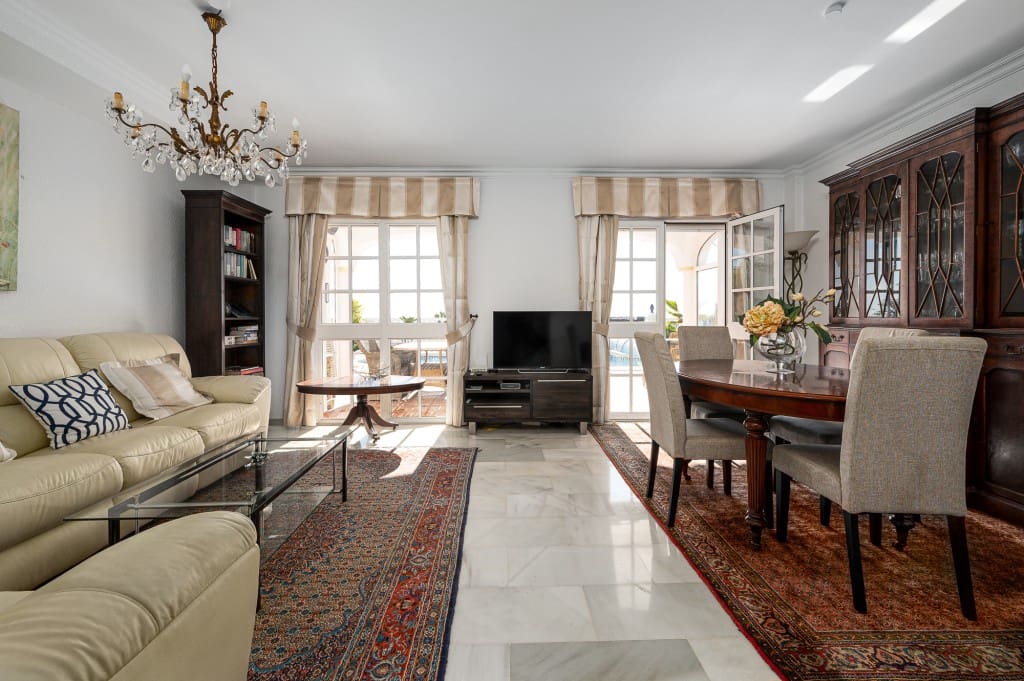 Chalet de 3 habitaciones en Torrox-Costa en venta con piscina - 695.000 € (Ref: 9547725)