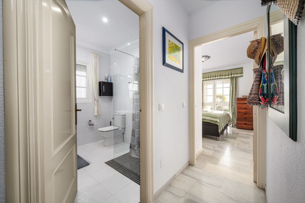 Chalet de 3 habitaciones en Torrox-Costa en venta con piscina - 695.000 € (Ref: 9547725)