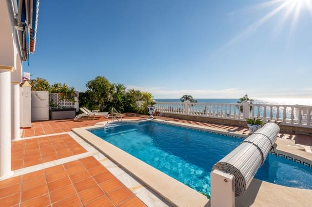 Chalet de 3 habitaciones en Torrox-Costa, Torrox en venta con piscina - 695.000 € (Ref: 9547725)