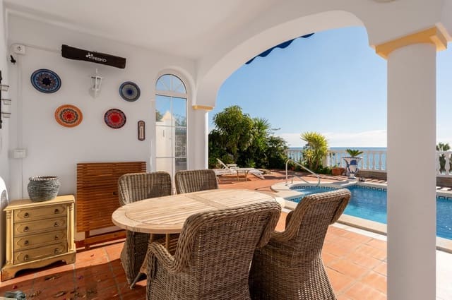 Chalet de 3 habitaciones en Torrox-Costa, Torrox en venta con piscina - 695.000 € (Ref: 9547725)