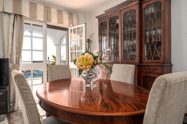 Chalet de 3 habitaciones en Torrox-Costa, Torrox en venta con piscina - 695.000 € (Ref: 9547725)