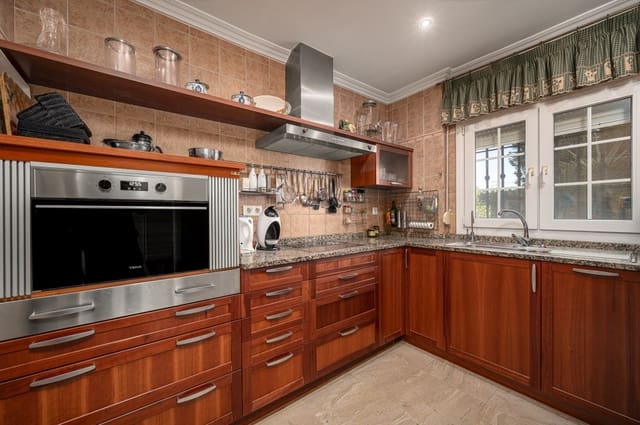 Chalet de 3 habitaciones en Torrox-Costa, Torrox en venta con piscina - 695.000 € (Ref: 9547725)