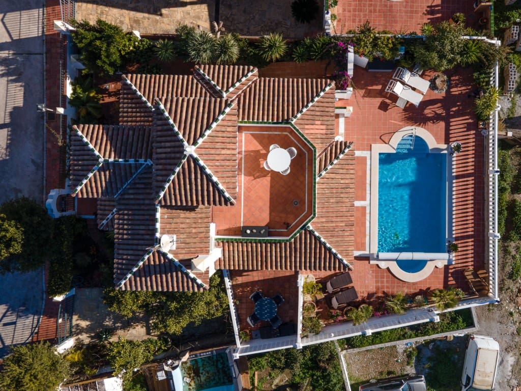 Chalet de 3 habitaciones en Torrox-Costa en venta con piscina - 695.000 € (Ref: 9547725)