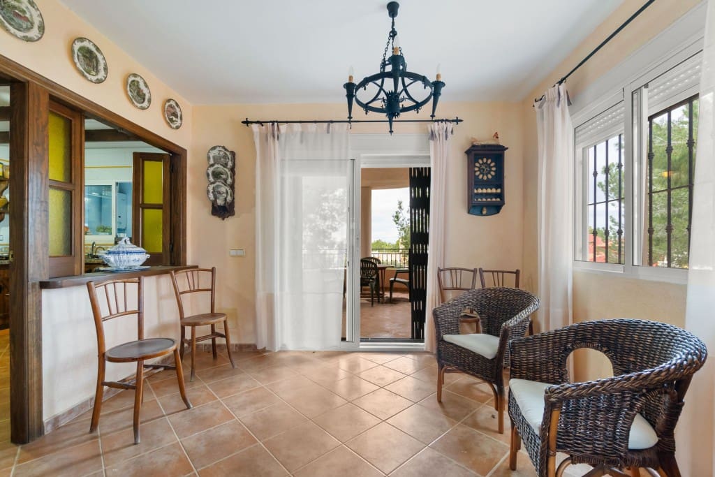 5 sypialnia Willa na sprzedaż w San Miguel de Salinas z basenem garażem - 495 000 € (Ref: 9554622)