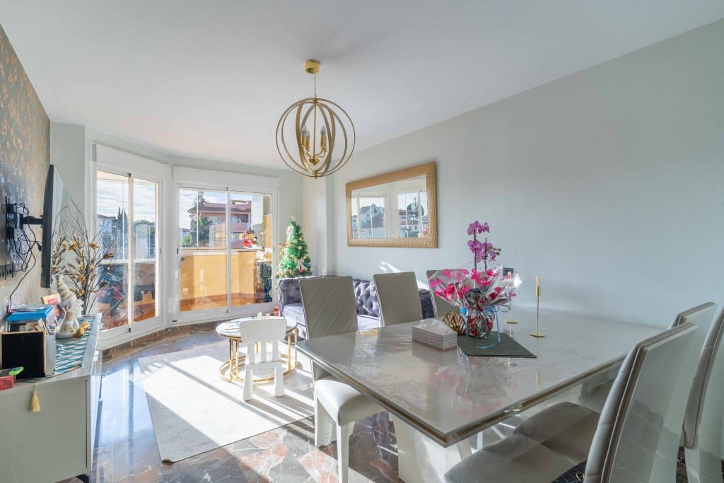 2 makuuhuone Huoneisto myytävänä paikassa Fuengirola mukana uima-altaan 
autotalli - 330 000 € (Ref: 9564376)