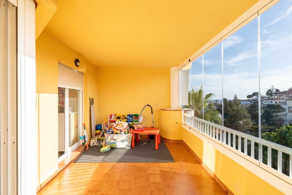 2 makuuhuone Huoneisto myytävänä paikassa Fuengirola mukana uima-altaan 
autotalli - 330 000 € (Ref: 9564376)