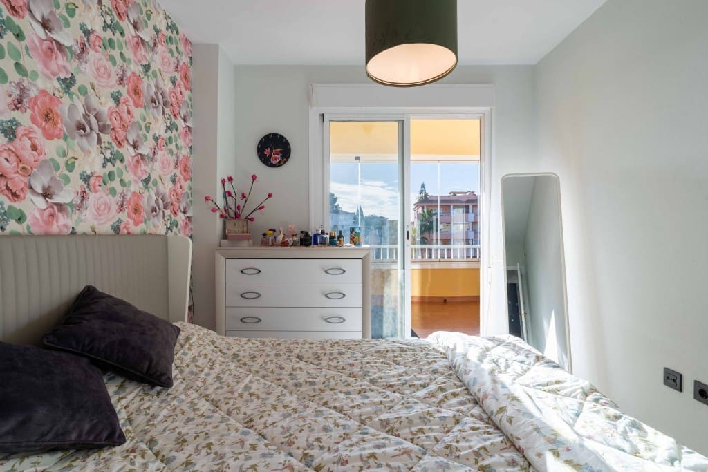 2 makuuhuone Huoneisto myytävänä paikassa Fuengirola mukana uima-altaan 
autotalli - 330 000 € (Ref: 9564376)