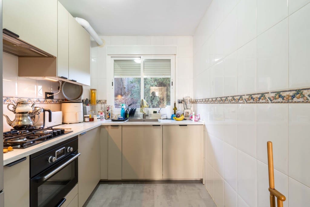 2 makuuhuone Huoneisto myytävänä paikassa Fuengirola mukana uima-altaan 
autotalli - 330 000 € (Ref: 9564376)