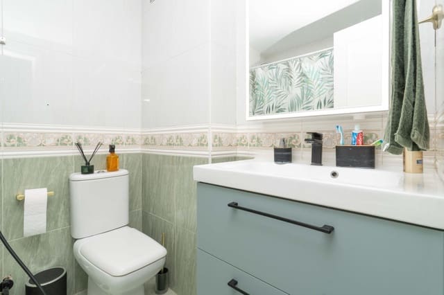 2 makuuhuone Huoneisto myytävänä paikassa Torreblanca, Fuengirola mukana uima-altaan 
autotalli - 330 000 € (Ref: 9564376)