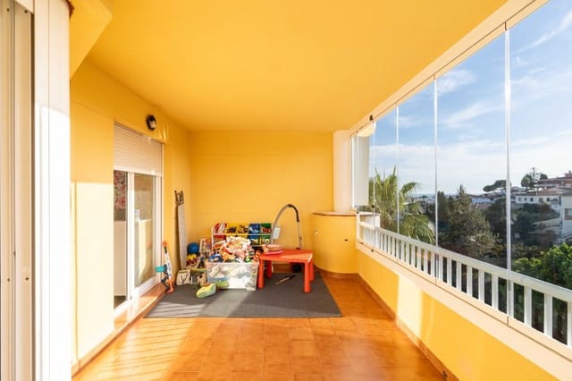 2 makuuhuone Huoneisto myytävänä paikassa Torreblanca, Fuengirola mukana uima-altaan 
autotalli - 330 000 € (Ref: 9564376)