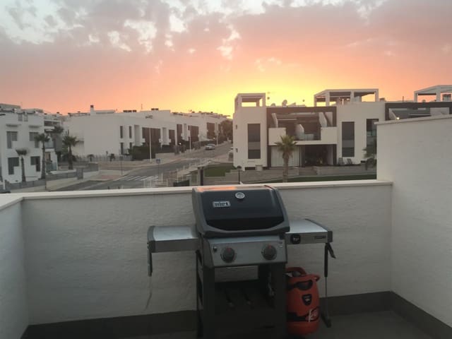 2 soveværelse Penthouse til salg i Punta Prima, Torrevieja med swimmingpool garage - € 279.000 (Ref: 9568077)