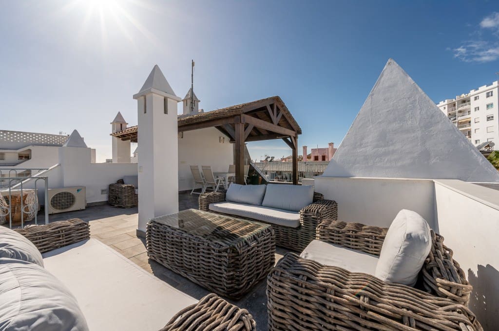 2 soverom Penthouse til salgs i Nerja med svømmebasseng - € 459 000 (Ref: 9570706)