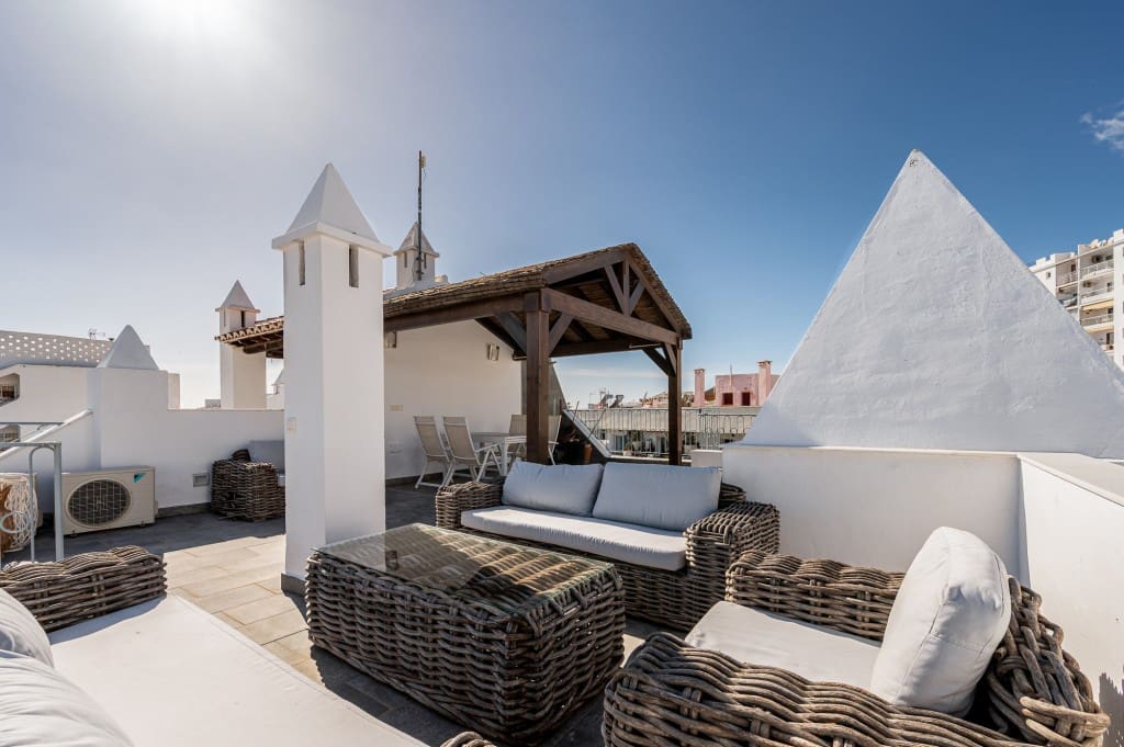 2 soverom Penthouse til salgs i Nerja med svømmebasseng - € 459 000 (Ref: 9570706)