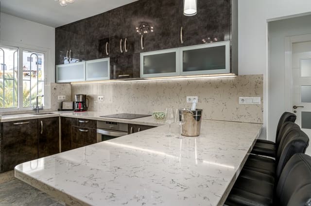 2 sypialnia Penthouse na sprzedaż w Nerja z basenem - 459 000 € (Ref: 9570706)