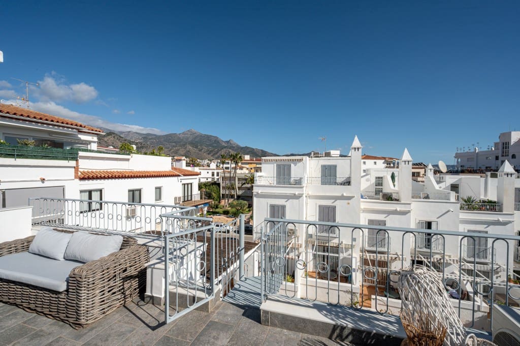 2 soverom Penthouse til salgs i Nerja med svømmebasseng - € 459 000 (Ref: 9570706)