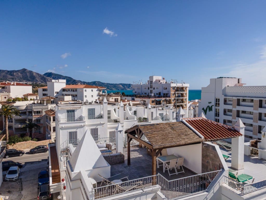2 soverom Penthouse til salgs i Nerja med svømmebasseng - € 459 000 (Ref: 9570706)