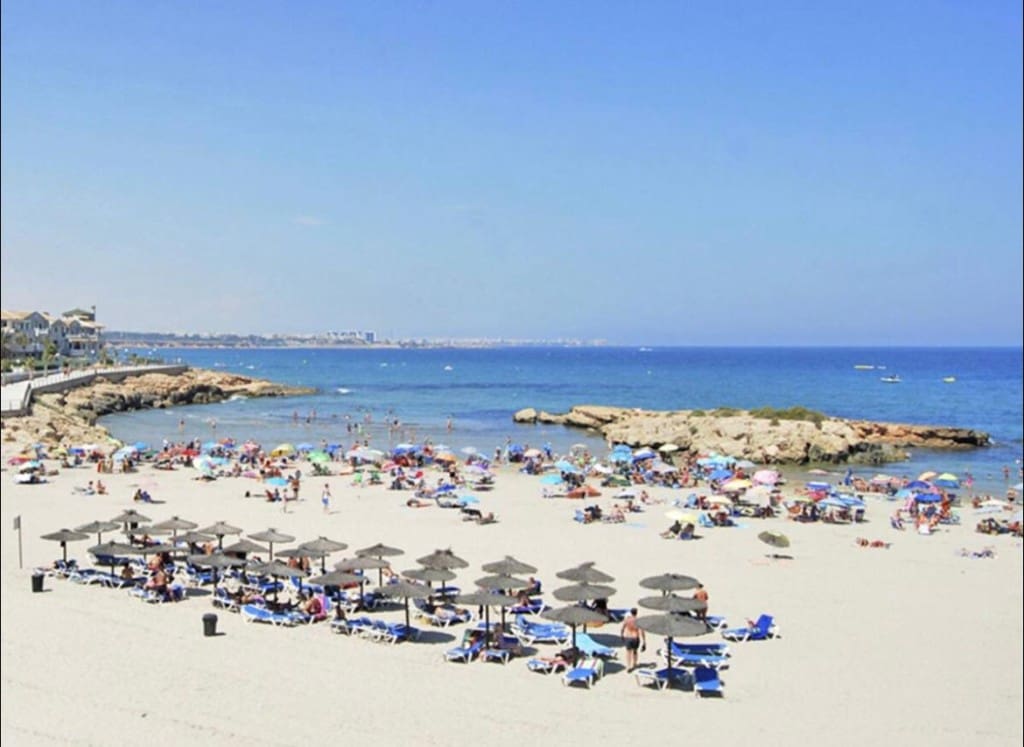 2 soverom Leilighet til salgs i Villamartin med svømmebasseng garasje - € 274 900 (Ref: 9573986)