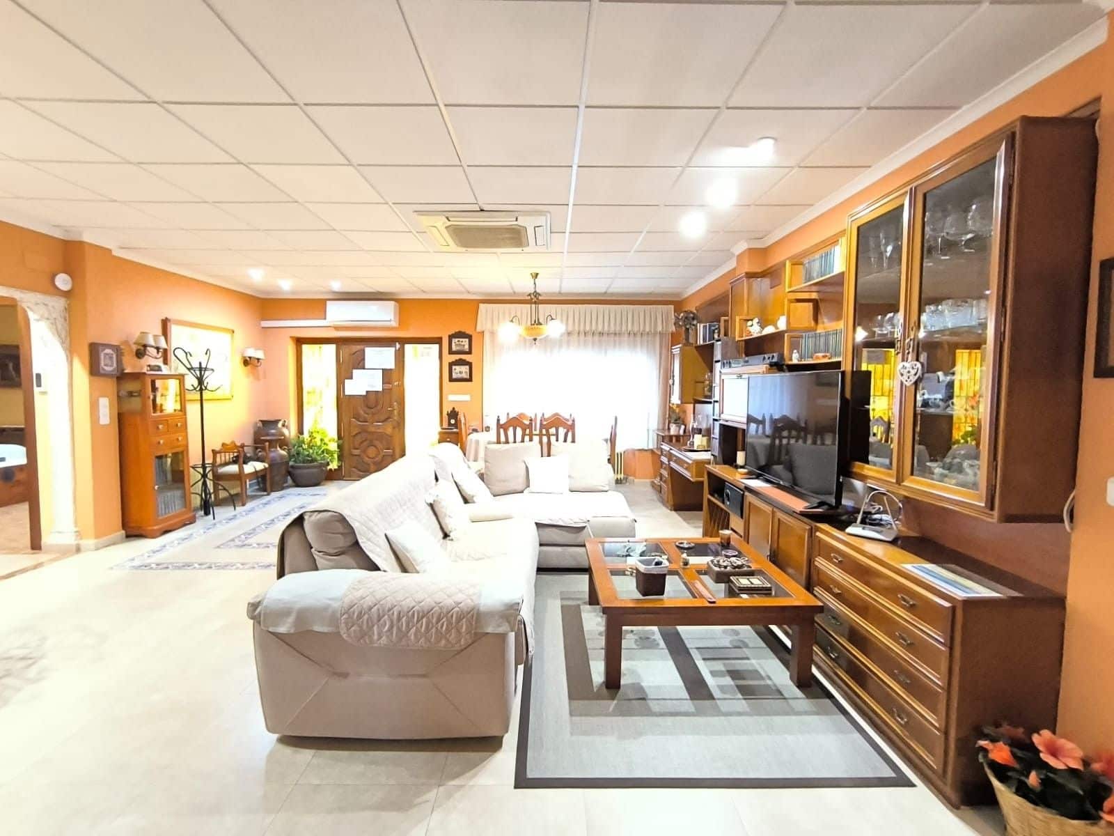 10 bedroom Villa for sale in Monovar / Monover with garage - € 624,995 (Ref: 10007703)