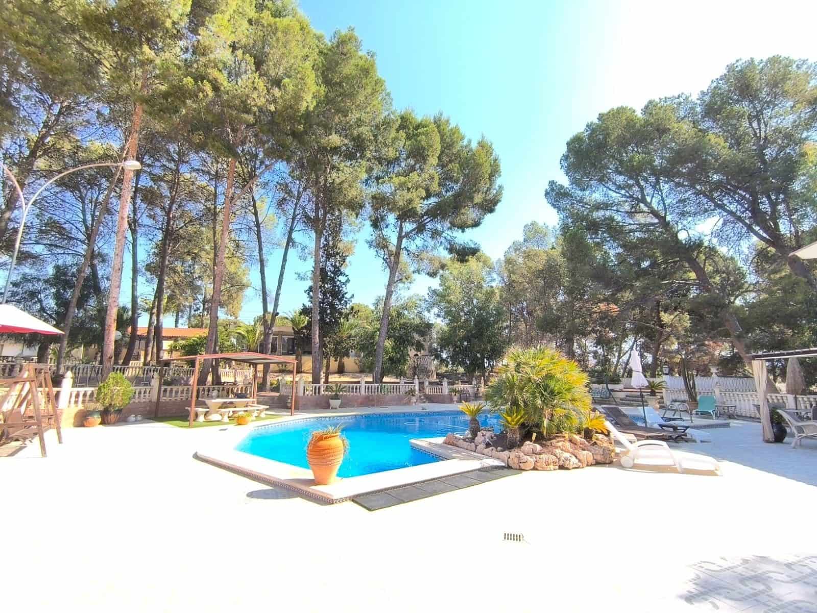 10 bedroom Villa for sale in Monovar / Monover with garage - € 624,995 (Ref: 10007703)