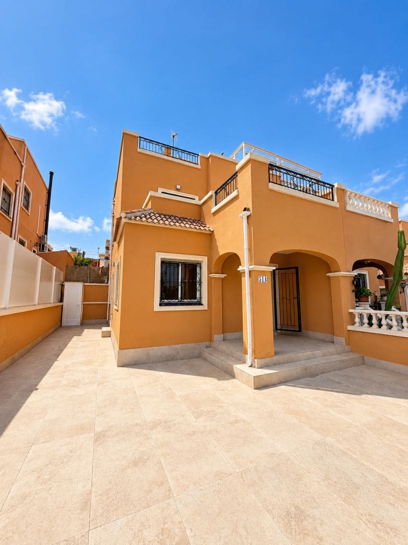 3 chambre Villa/Maison à vendre à La Florida avec piscine - 249 000 € (Ref: 10014520)