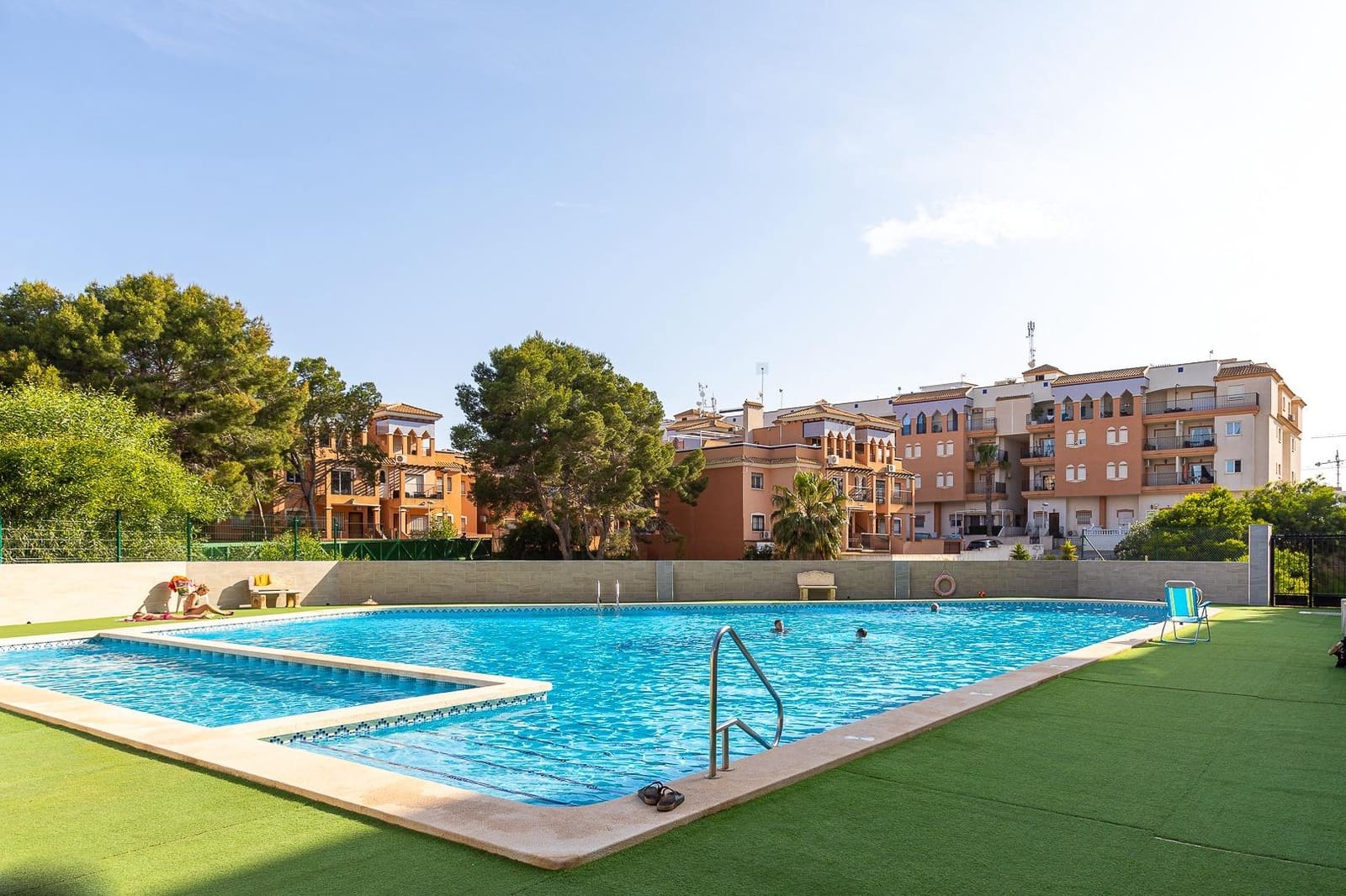 2 soveværelse Penthouse til salg i Playa Flamenca med swimmingpool - € 169.900 (Ref: 9236590)