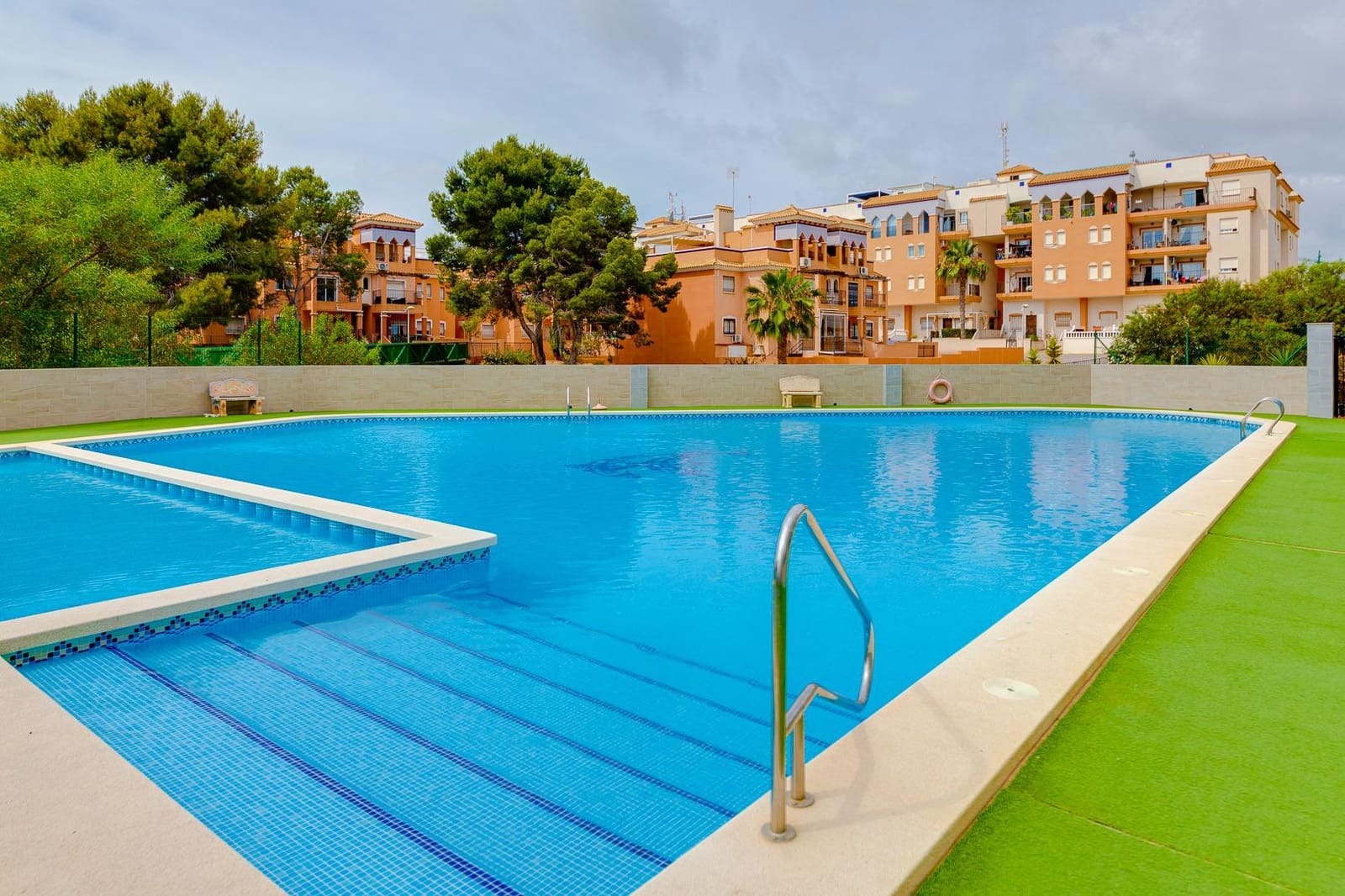 2 soveværelse Penthouse til salg i Playa Flamenca med swimmingpool - € 169.900 (Ref: 9236590)