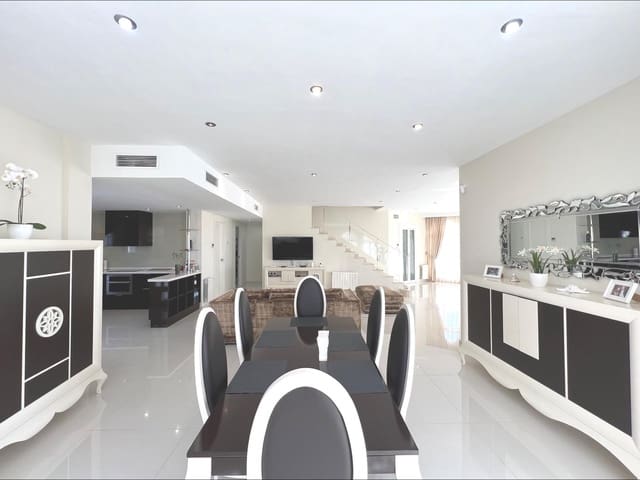 5 bedroom Villa for sale in Ciudad Quesada, Rojales with pool - € 857,000 (Ref: 9252561)