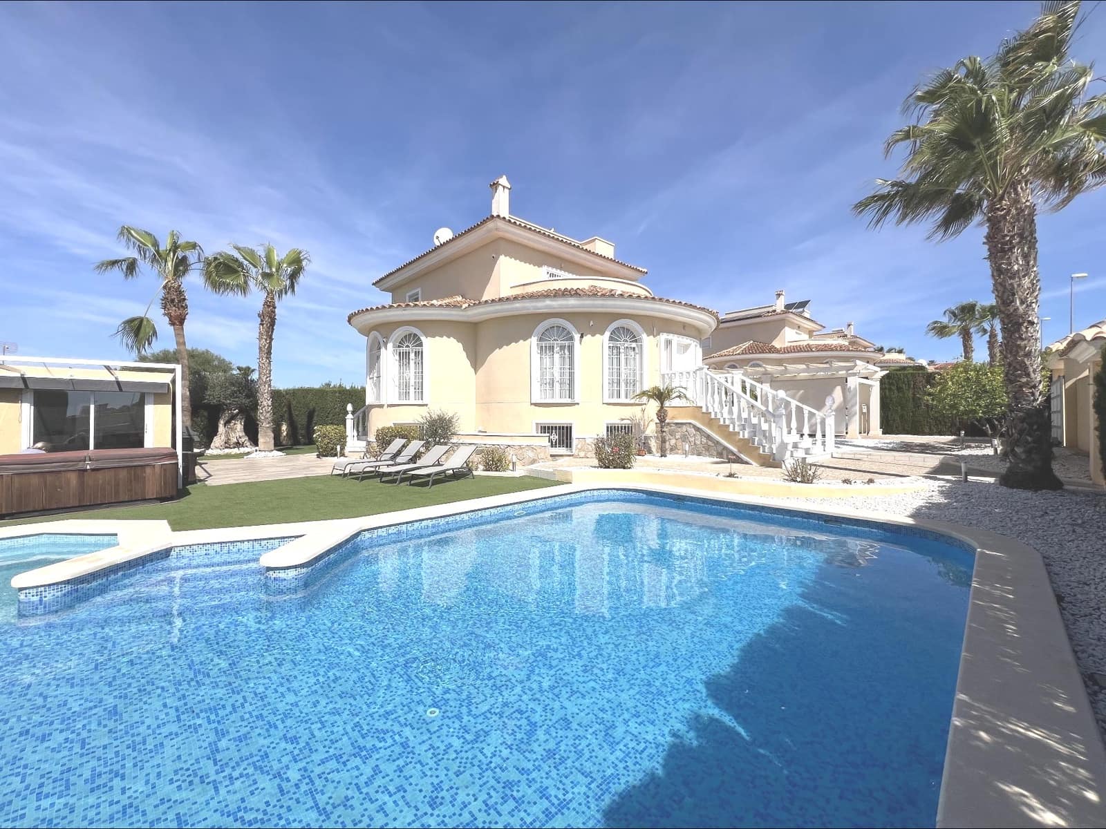5 quarto Moradia para venda em Ciudad Quesada com piscina - 857 000 € (Ref: 9252561)