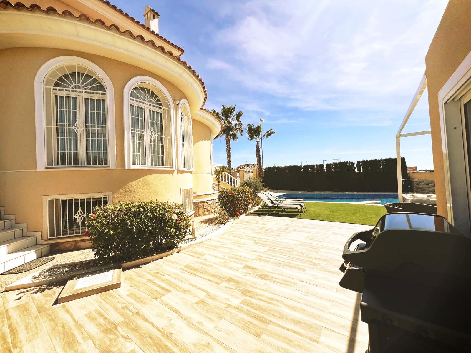 5 quarto Moradia para venda em Ciudad Quesada com piscina - 857 000 € (Ref: 9252561)