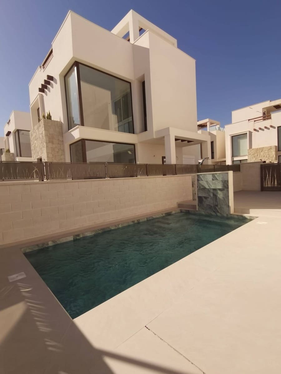 3 sovrum Villa till salu i Ciudad Quesada med pool - 549 000 € (Ref: 9252577)