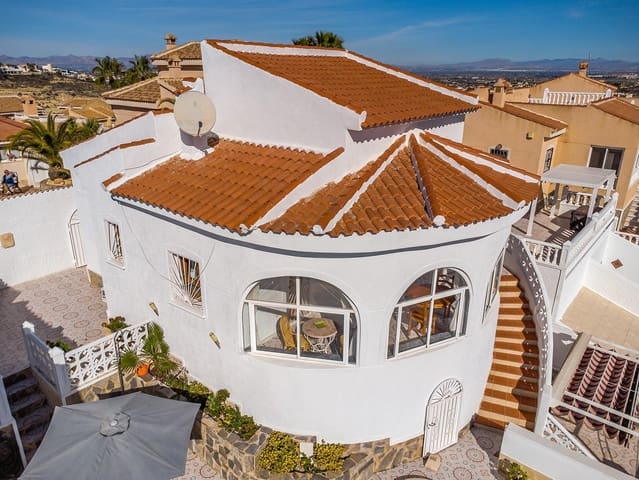 Chalet de 4 habitaciones en Ciudad Quesada, Rojales en venta con piscina - 439.900 € (Ref: 9252749)