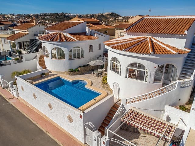 Chalet de 4 habitaciones en Ciudad Quesada, Rojales en venta con piscina - 439.900 € (Ref: 9252749)