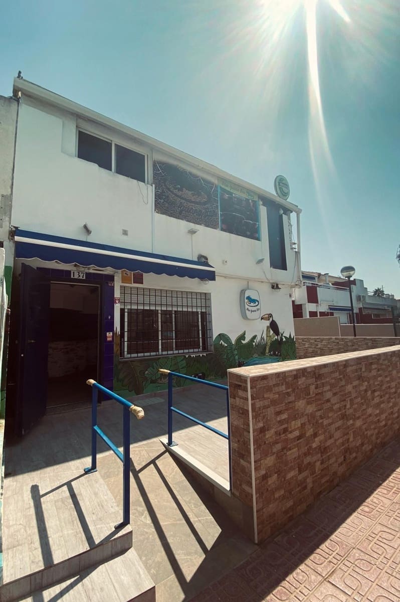 Semi-fristående Villa till salu i Torrevieja - 135 000 € (Ref: 9253320)