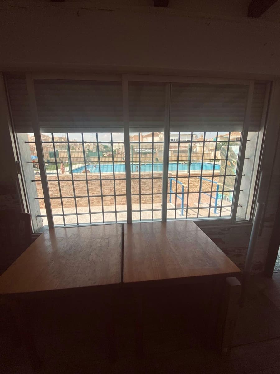 Semi-fristående Villa till salu i Torrevieja - 135 000 € (Ref: 9253320)