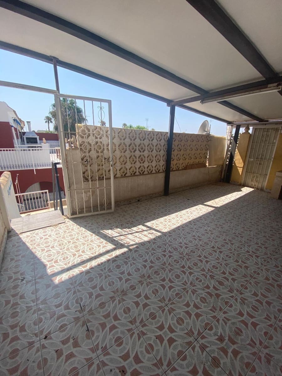 Semi-fristående Villa till salu i Torrevieja - 135 000 € (Ref: 9253320)