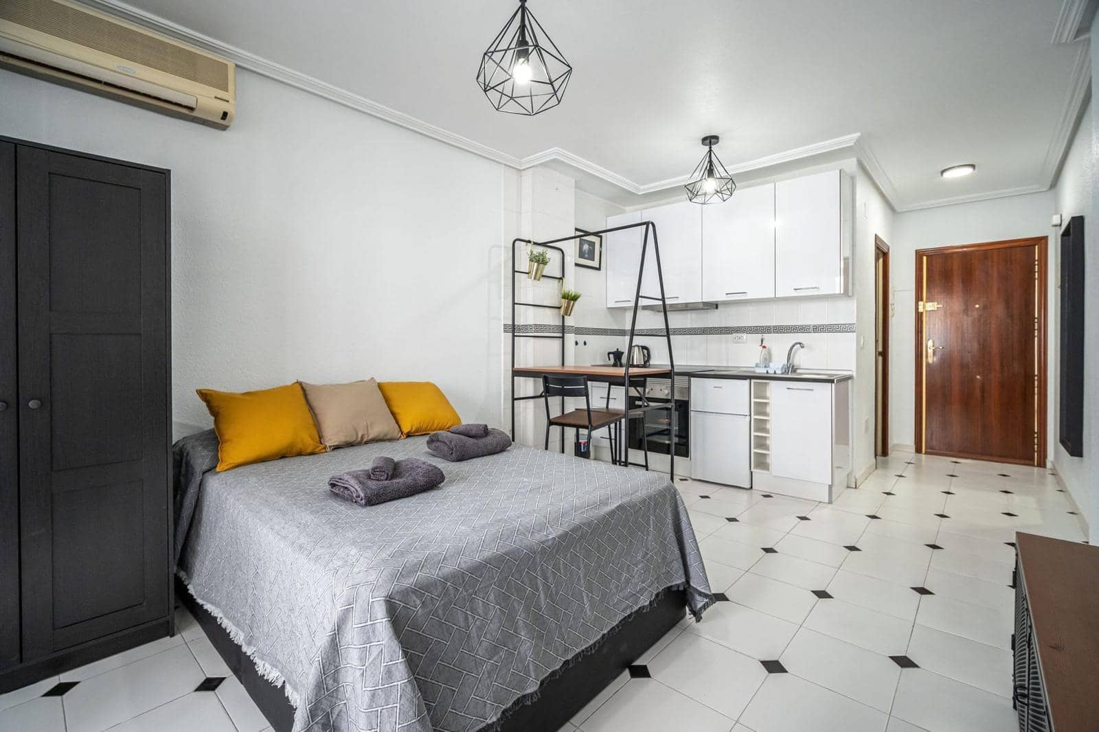 Studio til salg i Torrevieja - € 88.000 (Ref: 9253329)