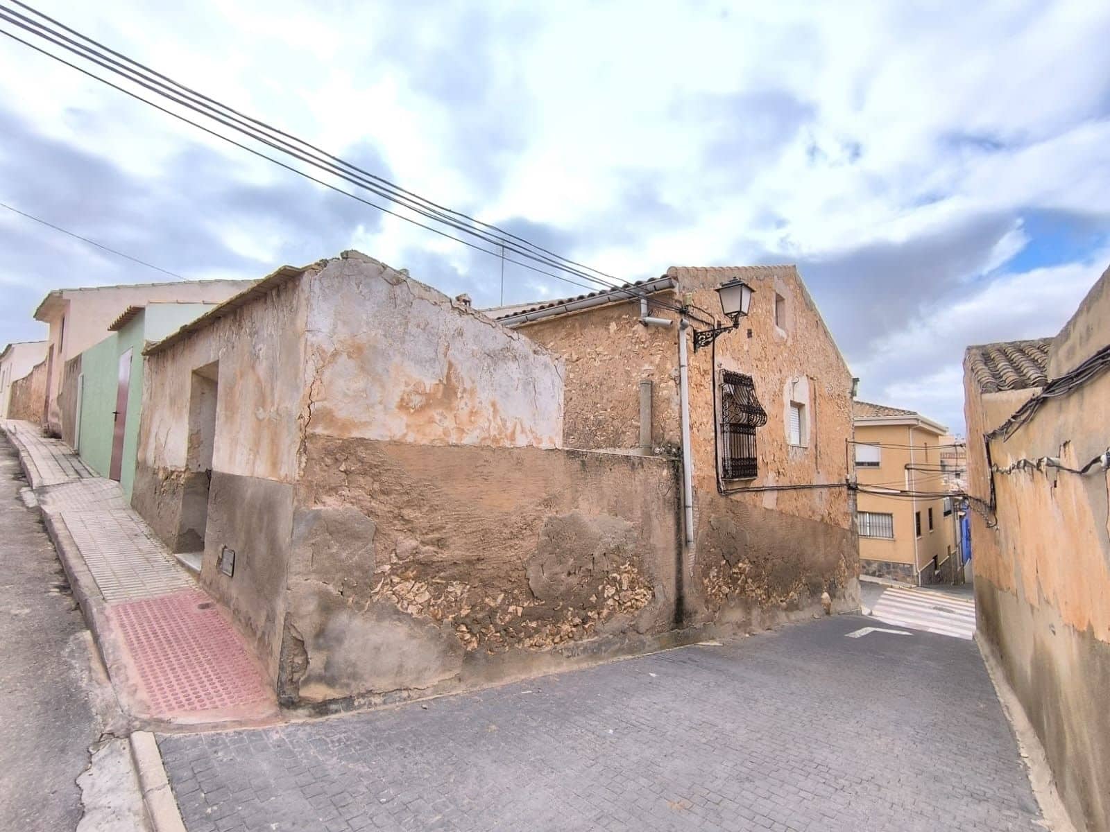 5 bedroom Townhouse for sale in Pinoso - € 72,000 (Ref: 9313555)