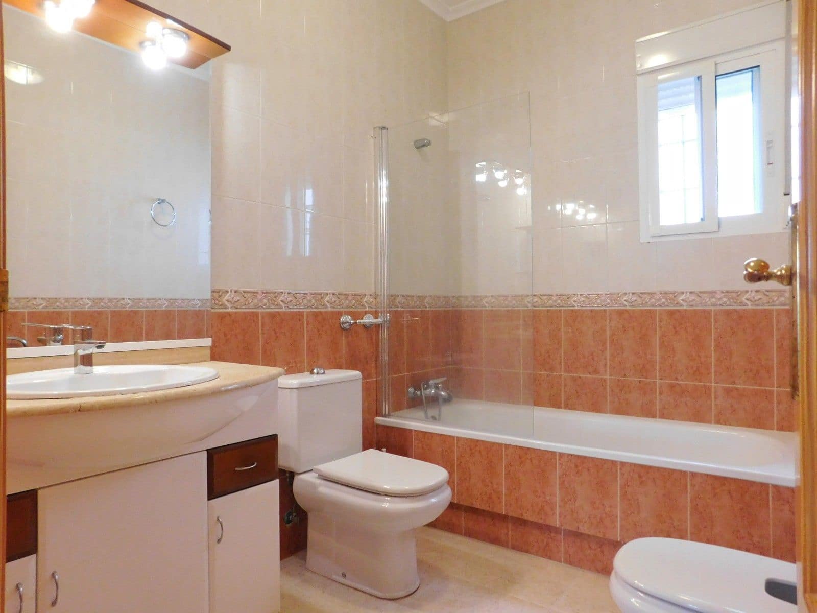 Chalet de 3 habitaciones en Bigastro en venta con piscina - 280.000 € (Ref: 9335158)