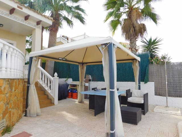 Chalet de 3 habitaciones en Bigastro en venta con piscina - 280.000 € (Ref: 9335158)