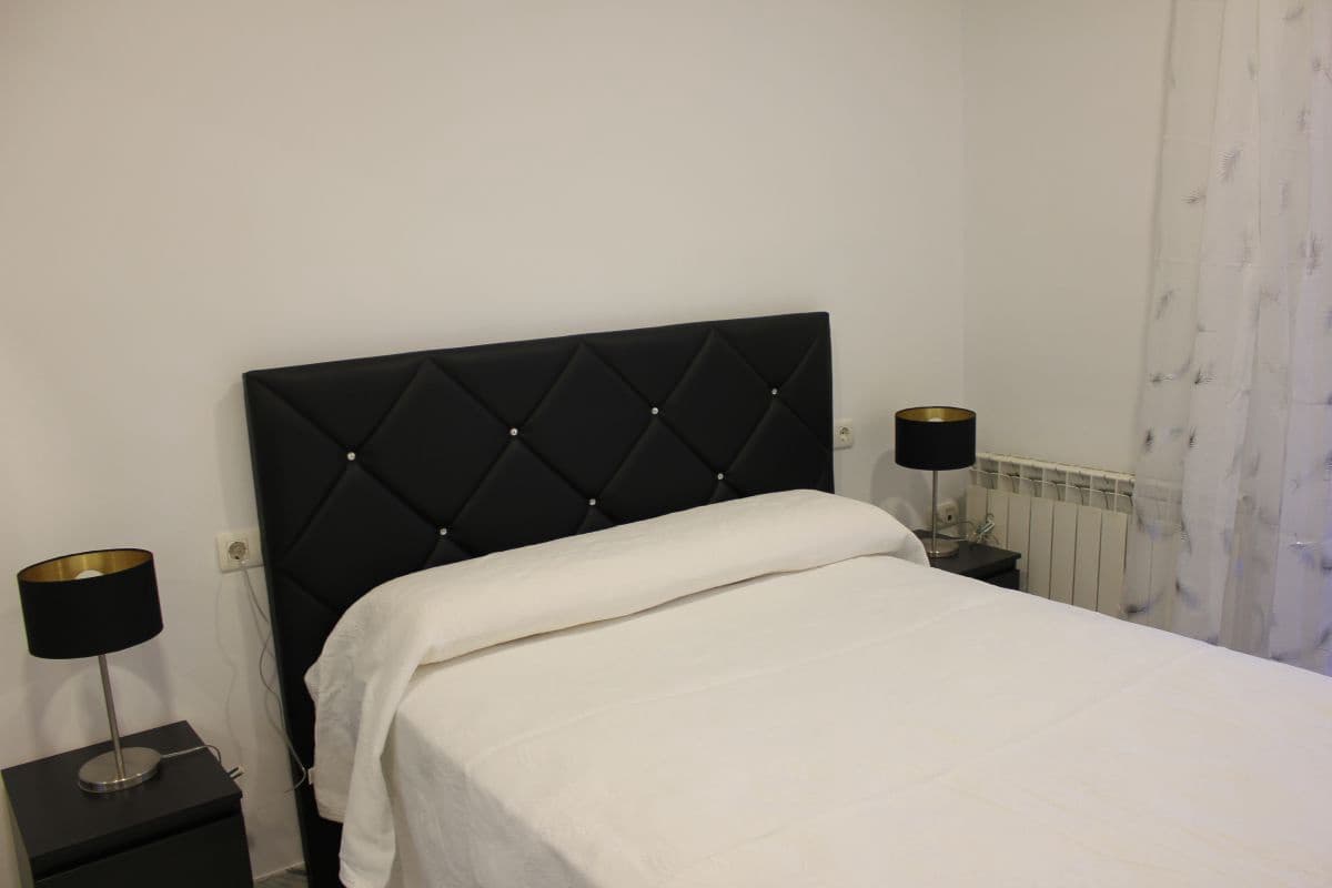 2 soveværelse Lejlighed til leje i Granada by - € 750 (Ref: 9761778)