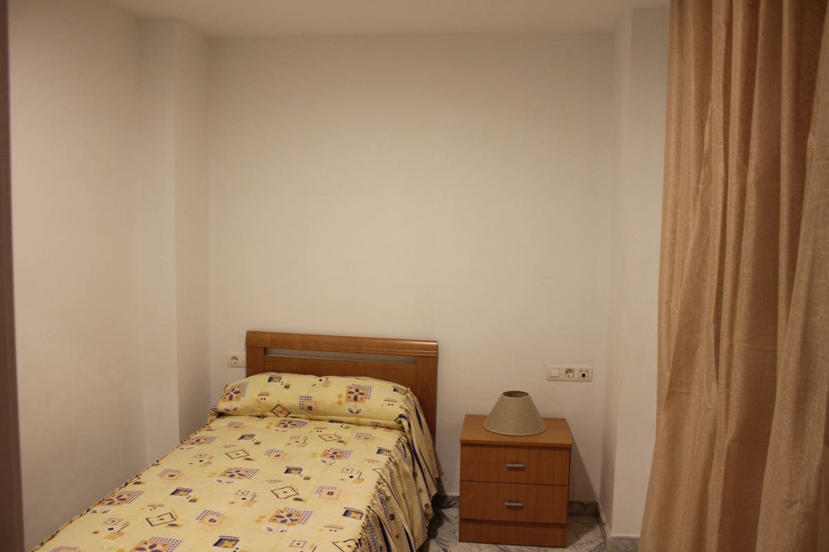 2 soveværelse Lejlighed til leje i Granada by - € 750 (Ref: 9761778)