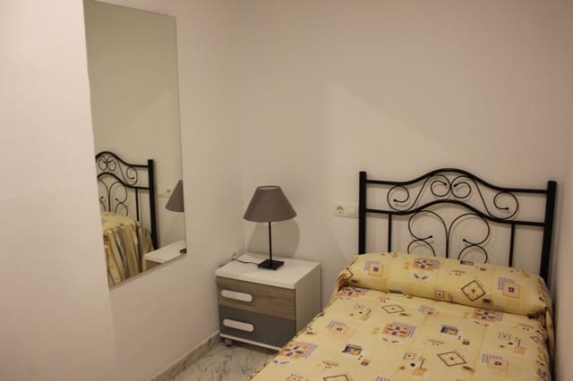 2 soveværelse Lejlighed til leje i Granada by - € 750 (Ref: 9761778)