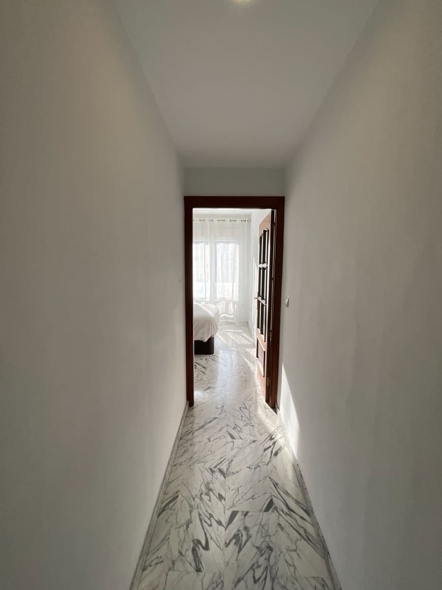 2 bedroom Flat for rent in Granada city - € 750 (Ref: 9761778)